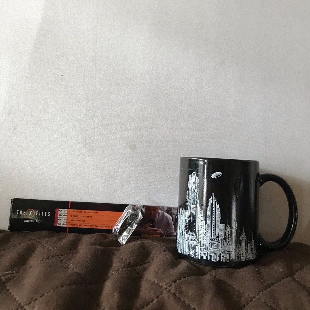Batman Color Changing Mug + The X Files pencils